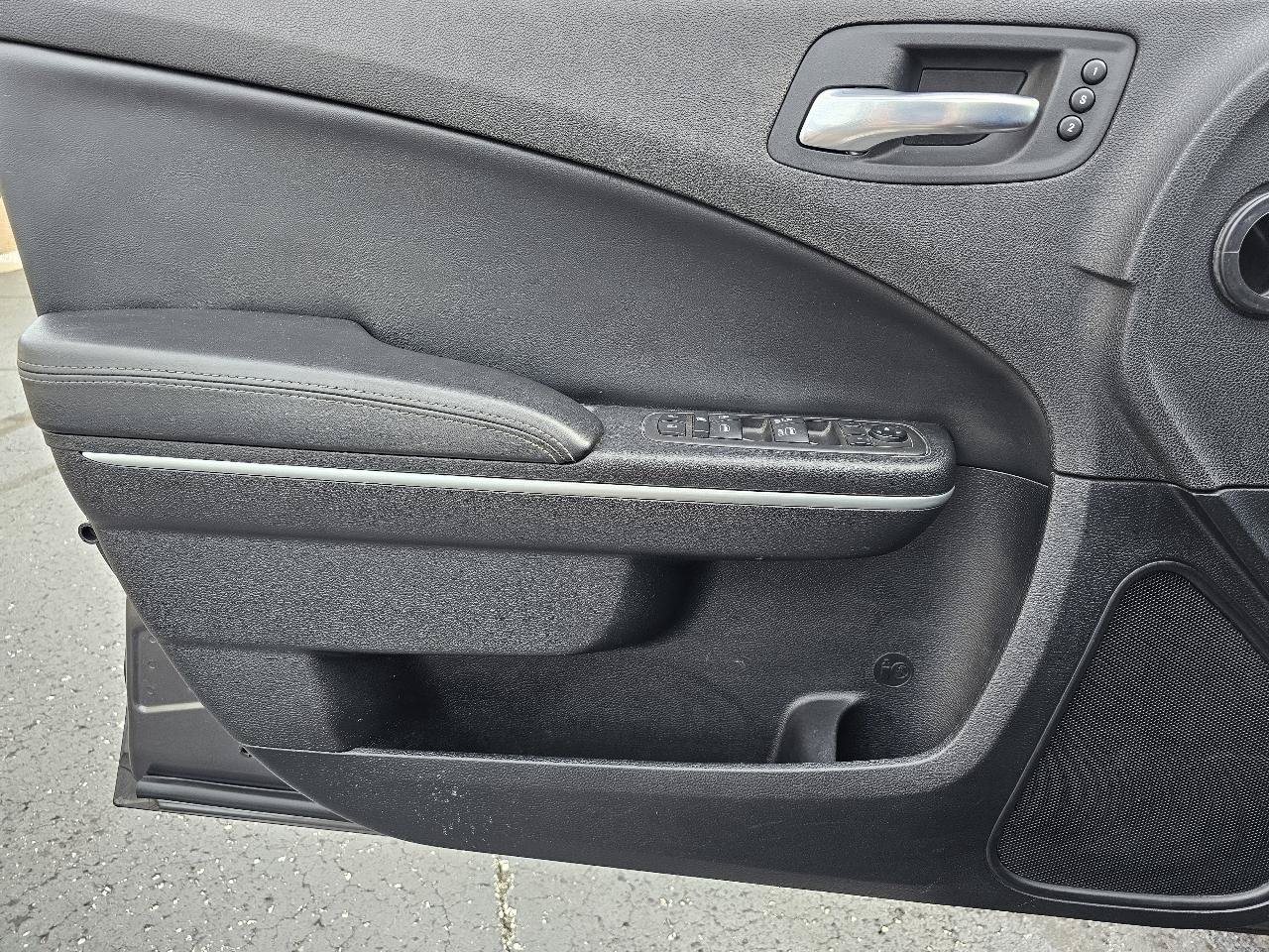 Used 2021 Dodge Charger SXT w/ Leather Interior Group RWD image 4