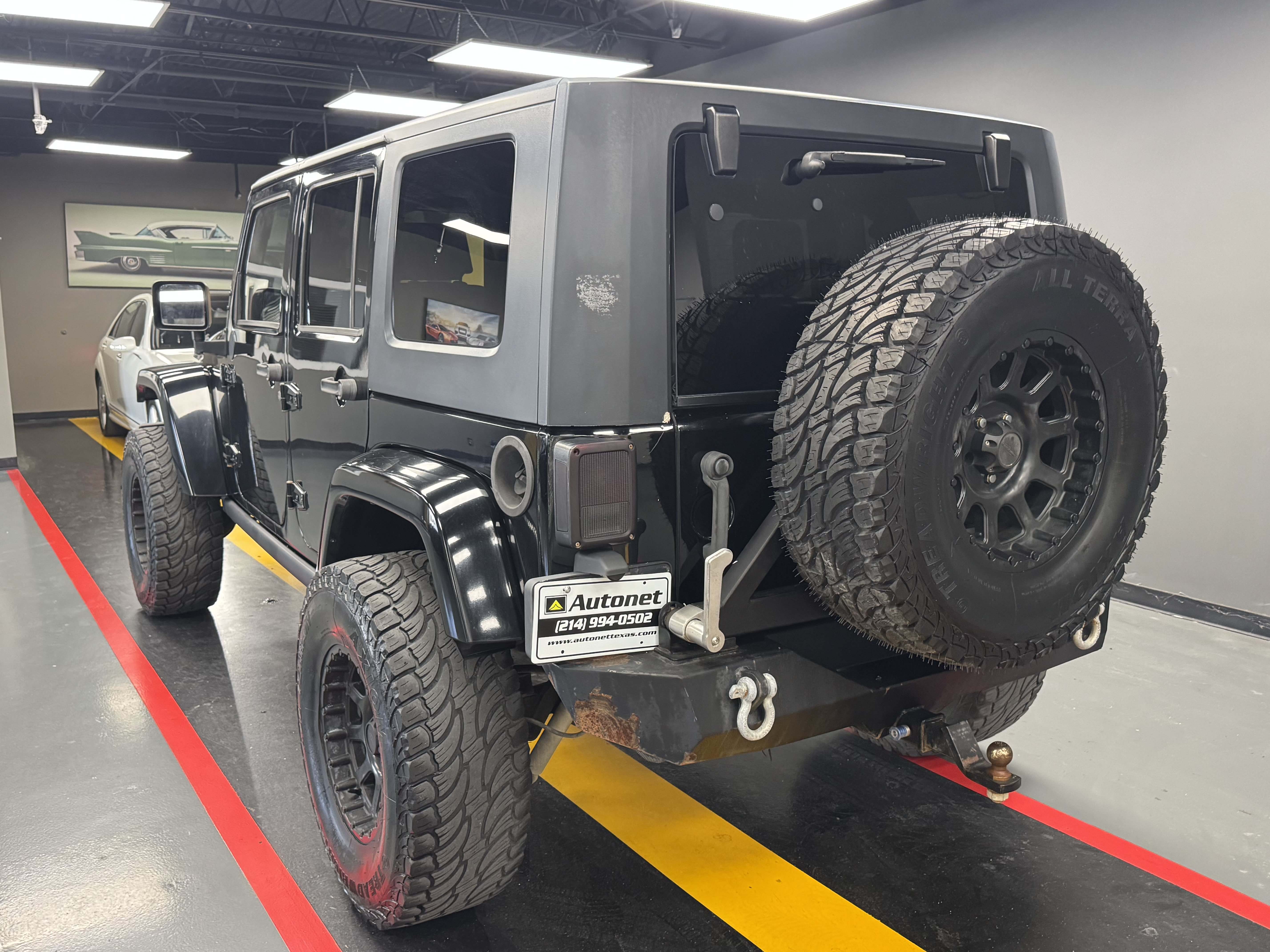 Used 2010 Jeep Wrangler Unlimited Sahara AWD/4WD image 3