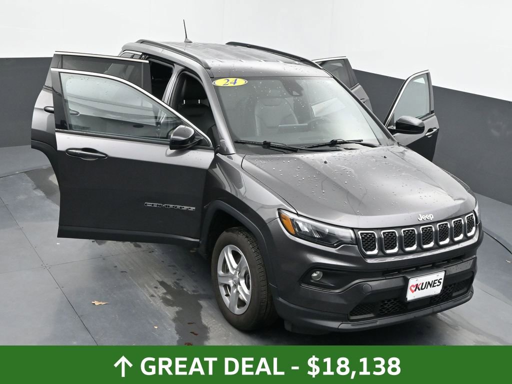 Used 2024 Jeep Compass Latitude image 71