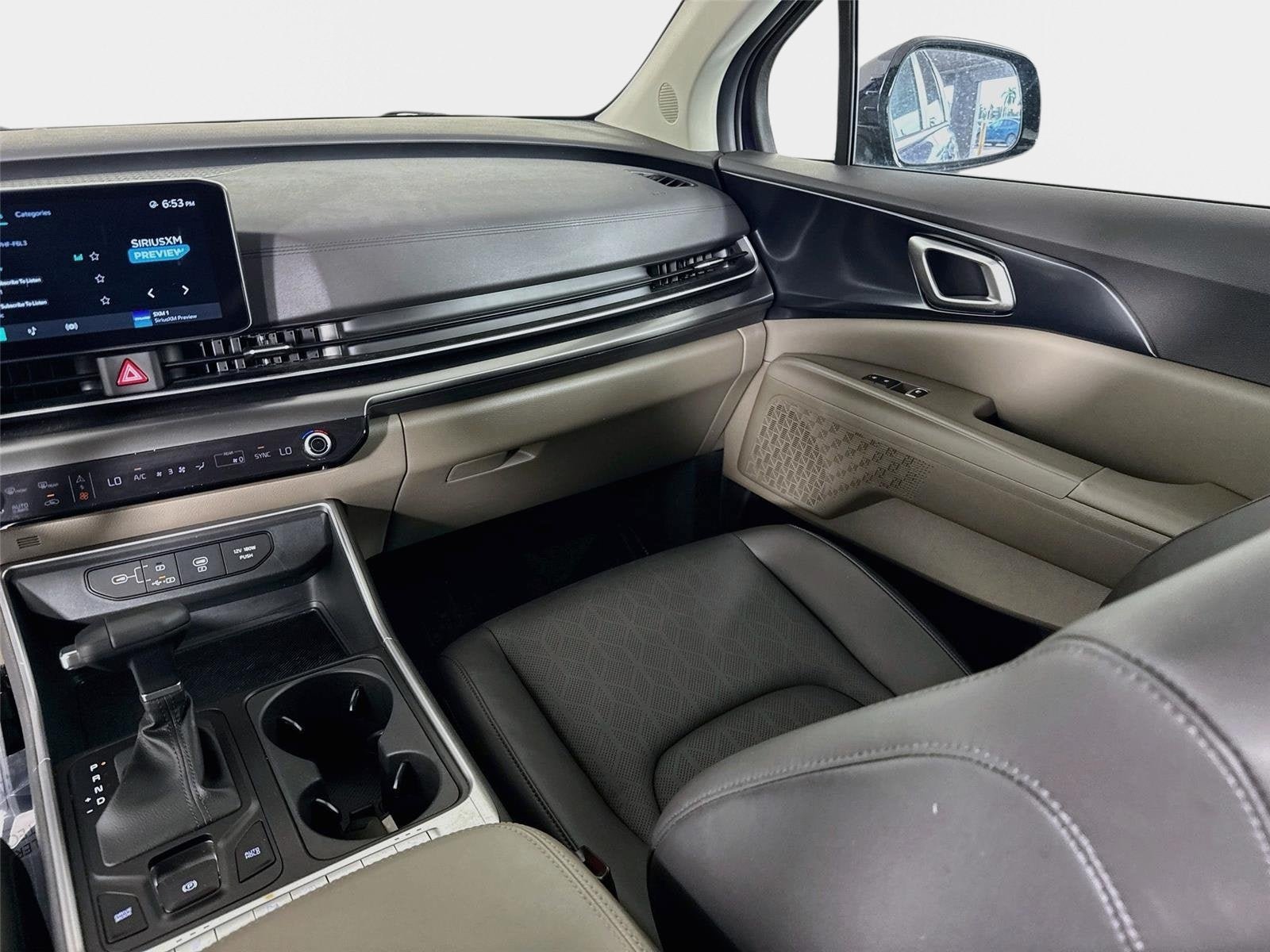 Certified 2025 Kia Carnival FWD image 24