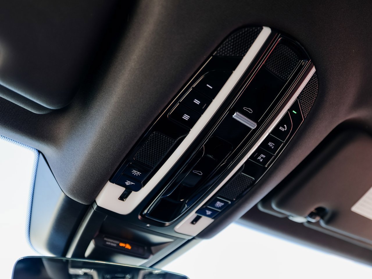 Certified 2023 Porsche Cayenne Platinum Edition image 21