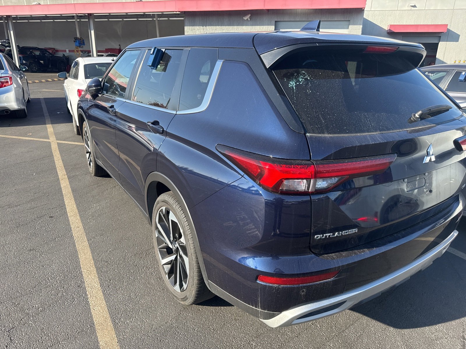 Used 2024 Mitsubishi Outlander SE Black Edition image 3