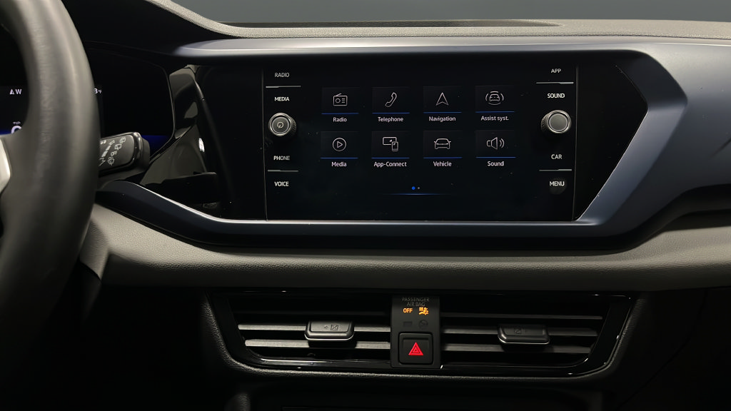 Used 2022 Volkswagen Taos SE w/ Panoramic Sunroof Package FWD image 13