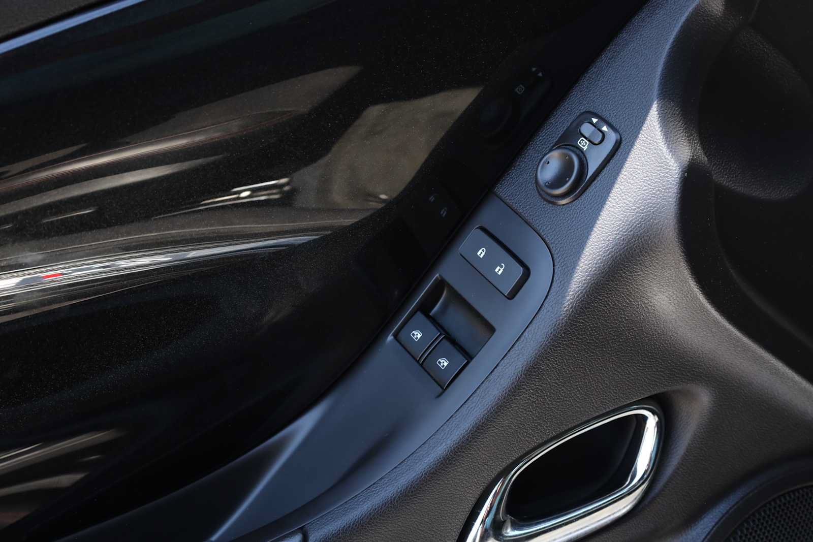Used 2015 Chevrolet Camaro ZL1 RWD image 37