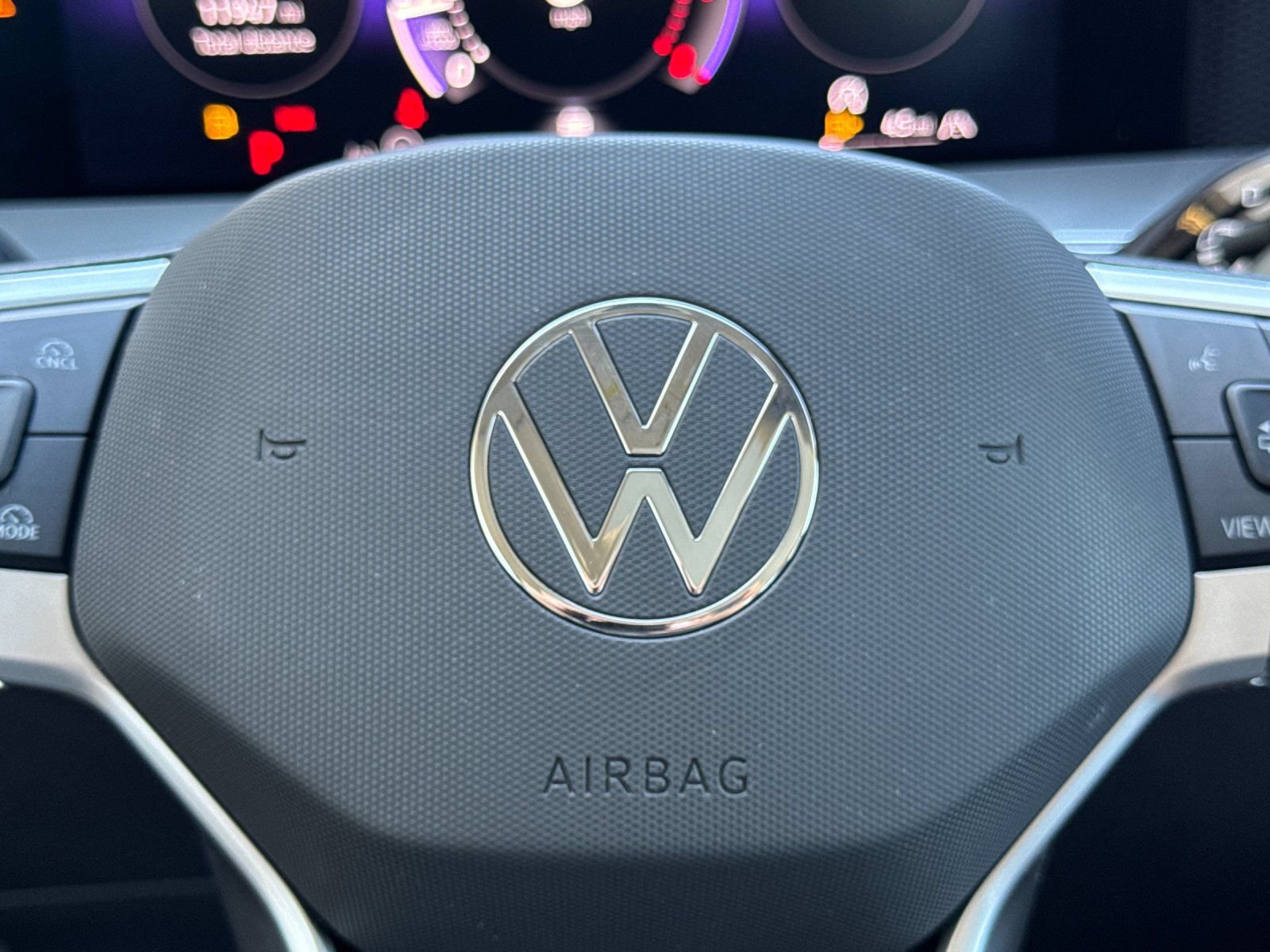Used 2025 Volkswagen Tiguan SE AWD/4WD image 41