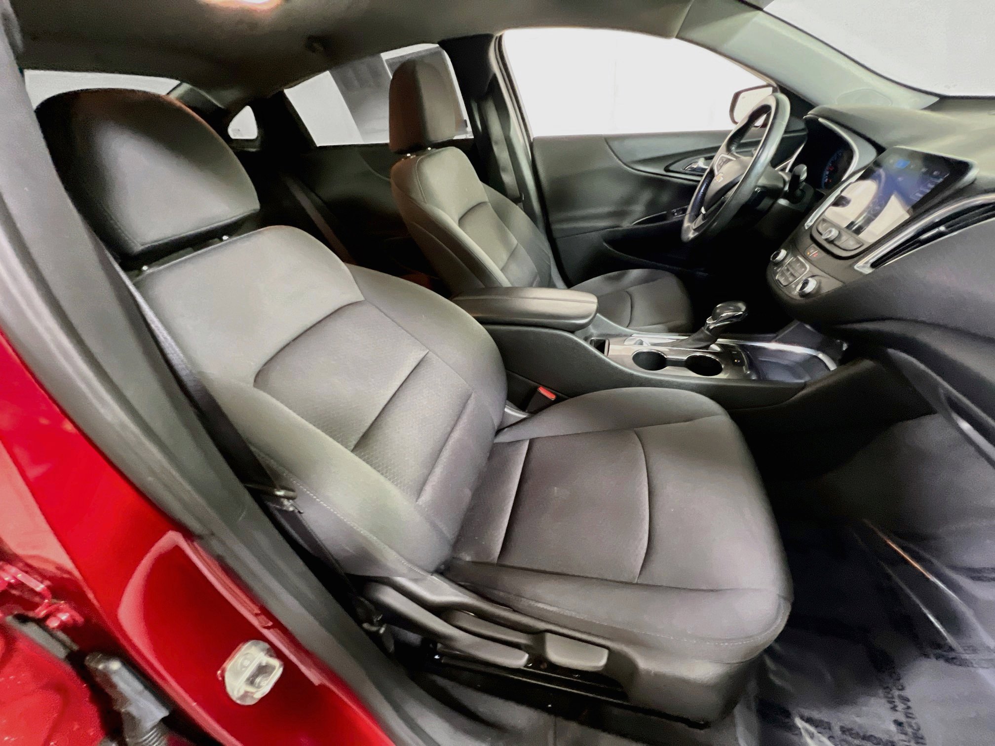 Used 2021 Chevrolet Malibu LT FWD image 27