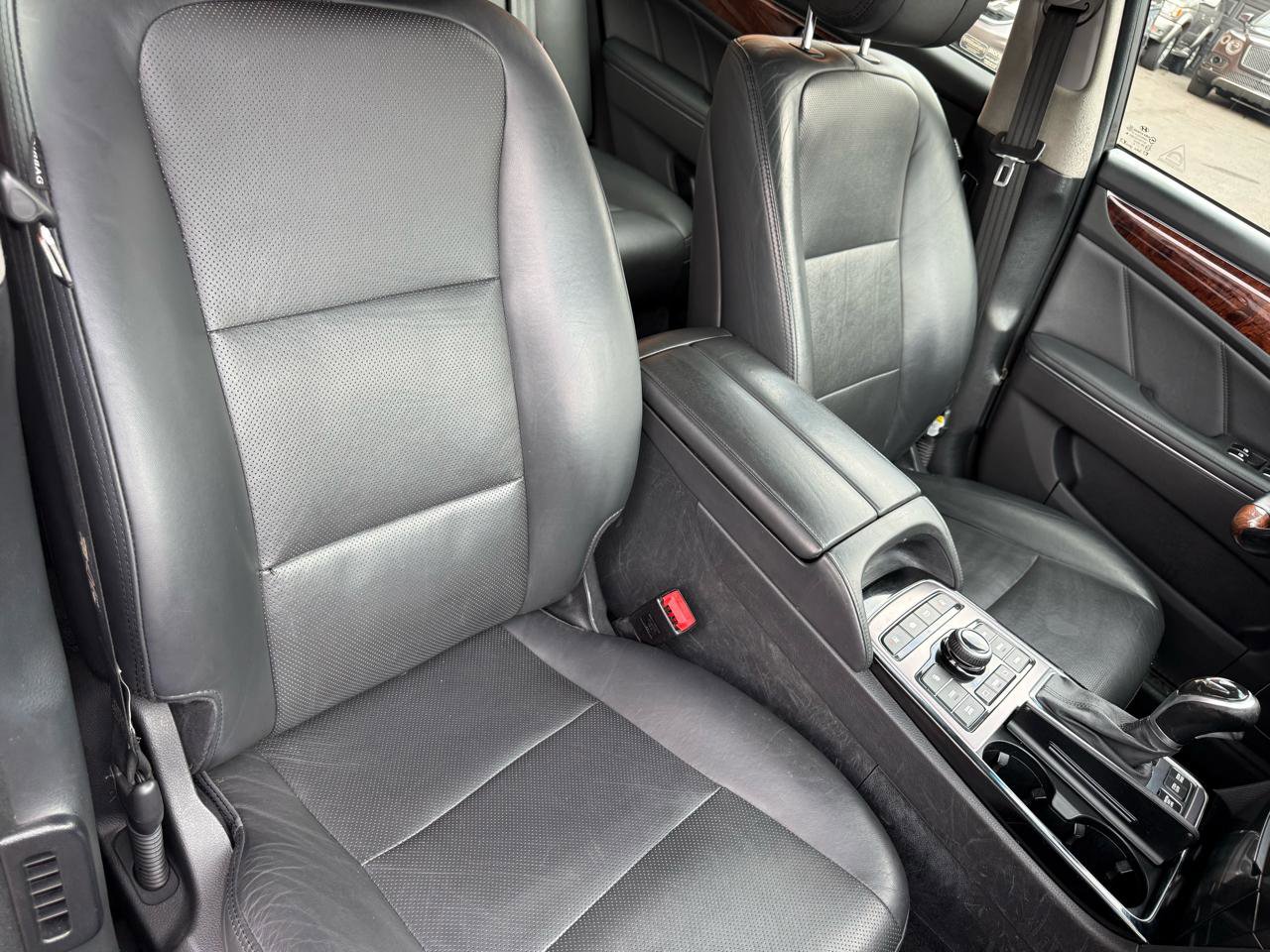 Used 2014 Hyundai Equus Signature RWD image 9