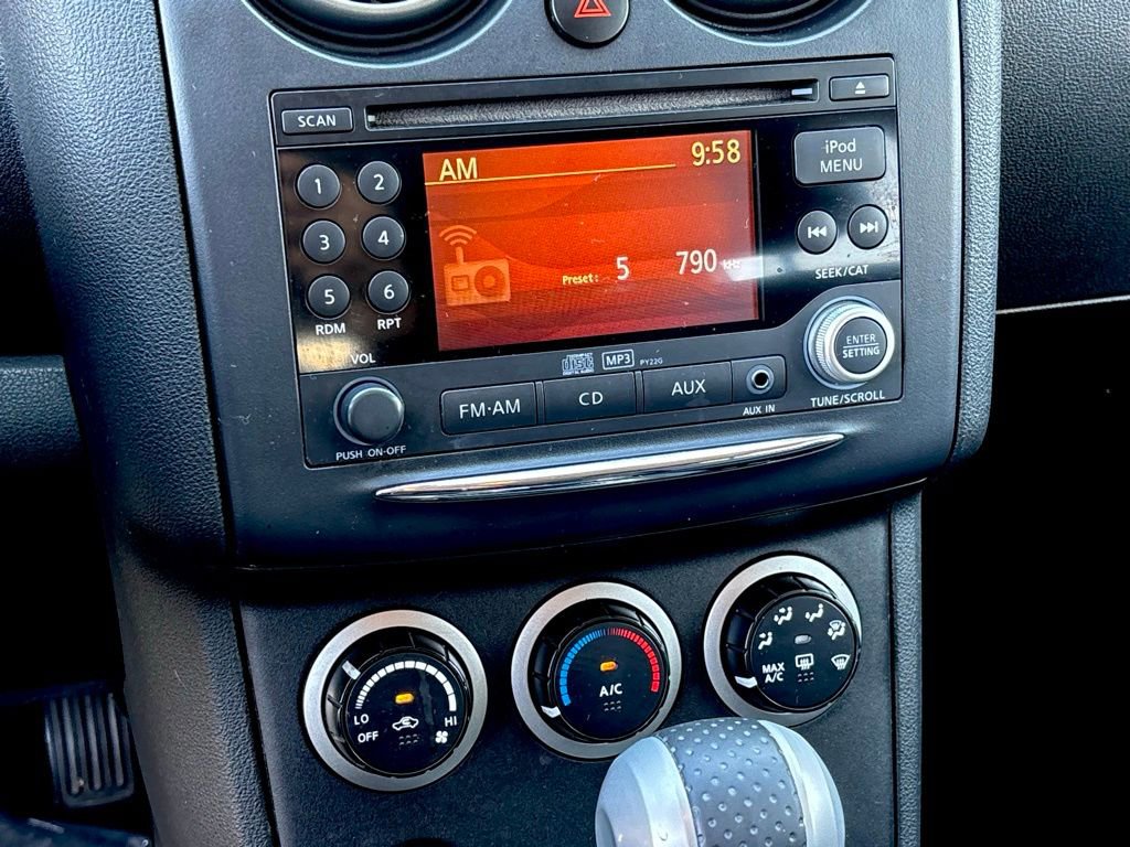 Used 2011 Nissan Rogue SV image 22