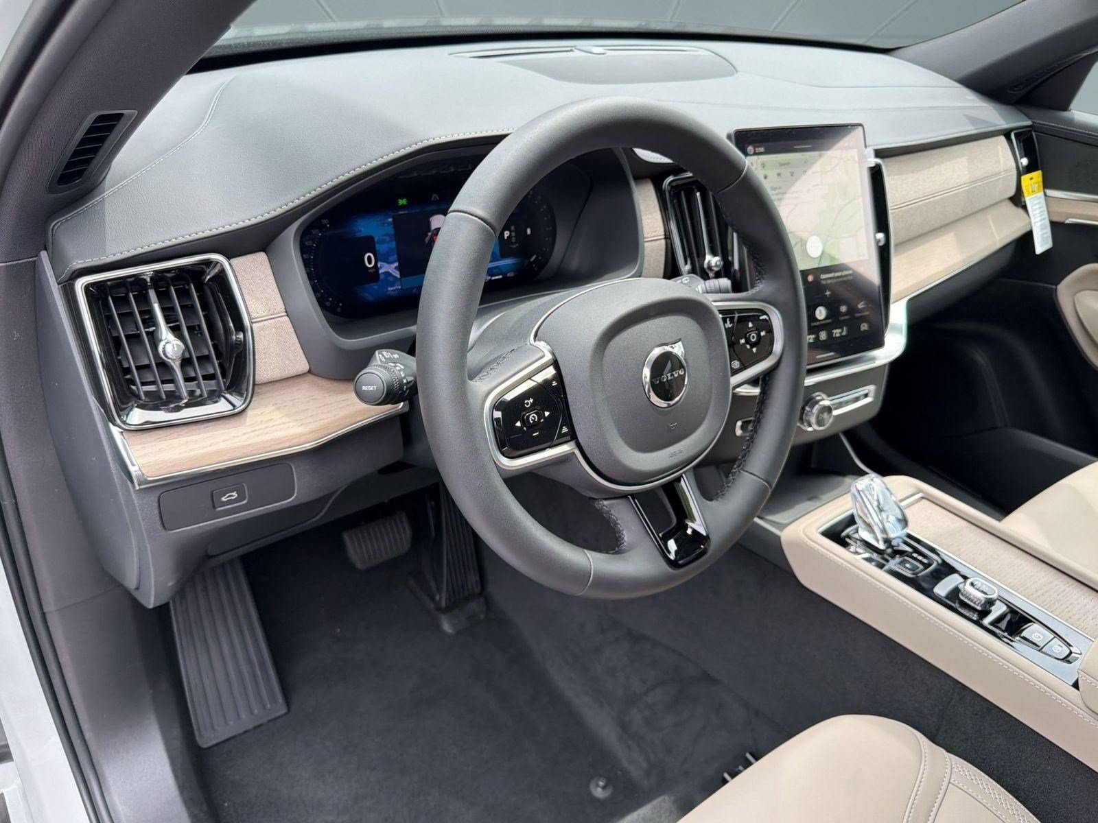 New 2026 Volvo XC90 B6 Plus w/ Protection Package AWD/4WD image 4