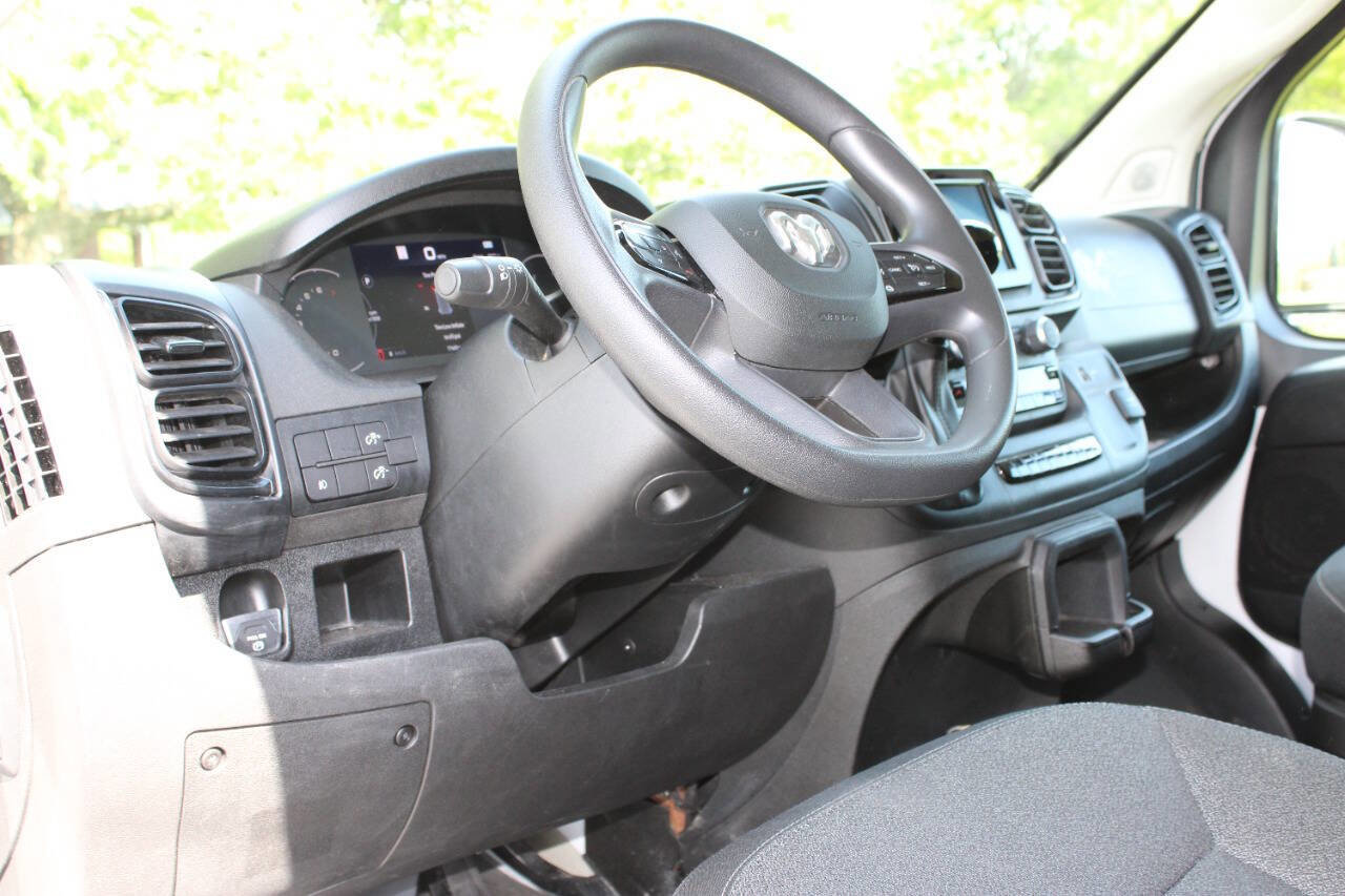 Used 2025 RAM ProMaster 2500 w/ U-Haul Equipment Group FWD image 8