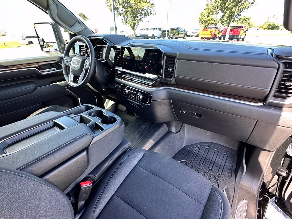 Certified 2026 GMC Sierra 3500 SLE w/ Preferred Package AWD/4WD image 13