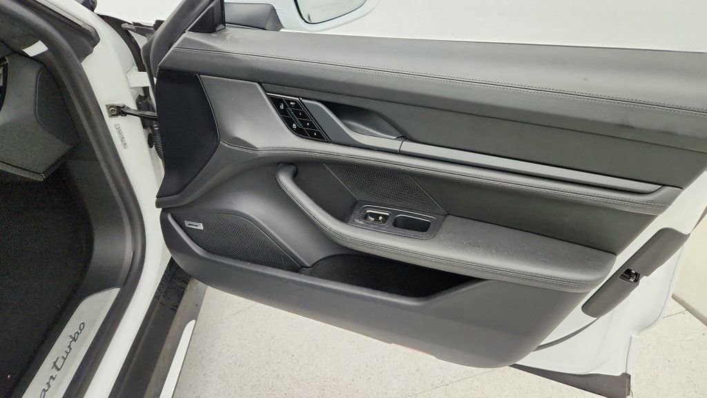 Used 2020 Porsche Taycan image 27