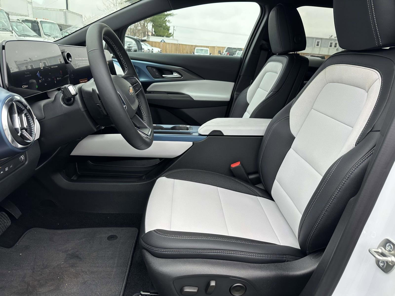 New 2026 Chevrolet Equinox EV LT image 21