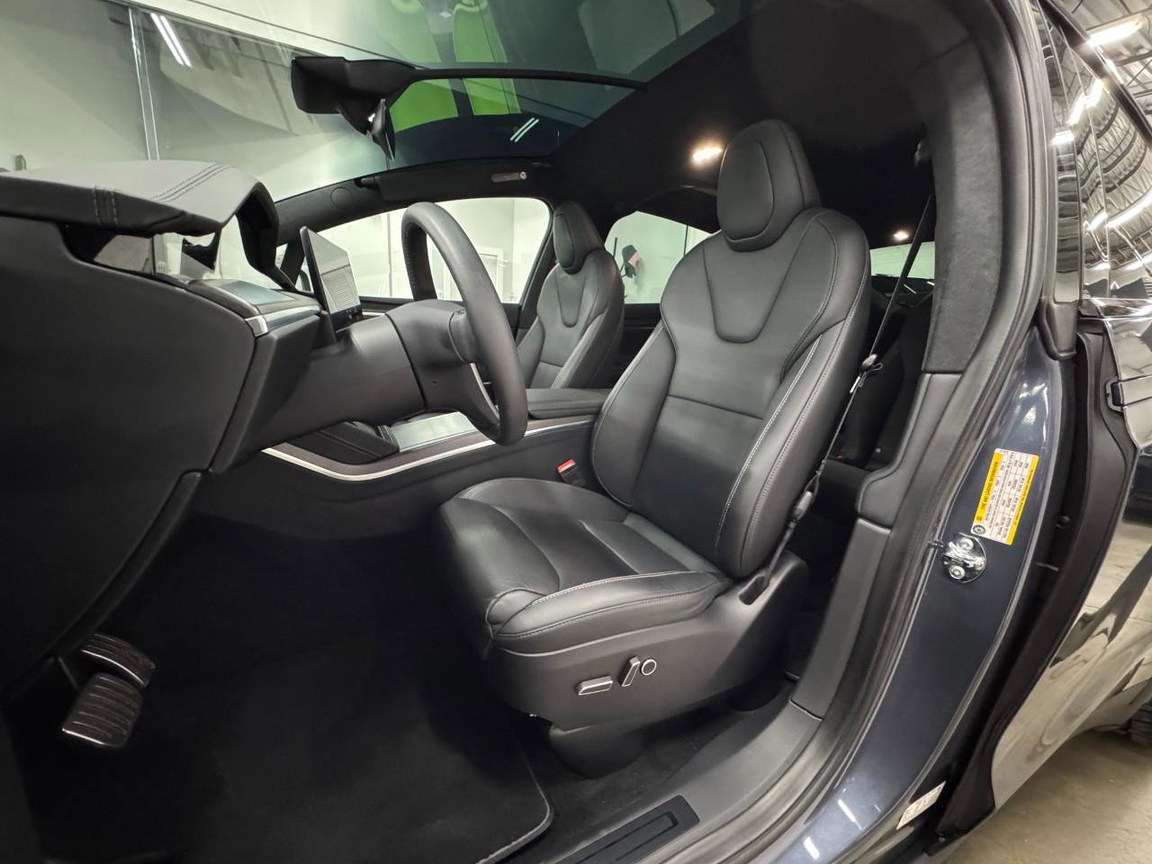 Used 2023 Tesla Model X Plaid image 9