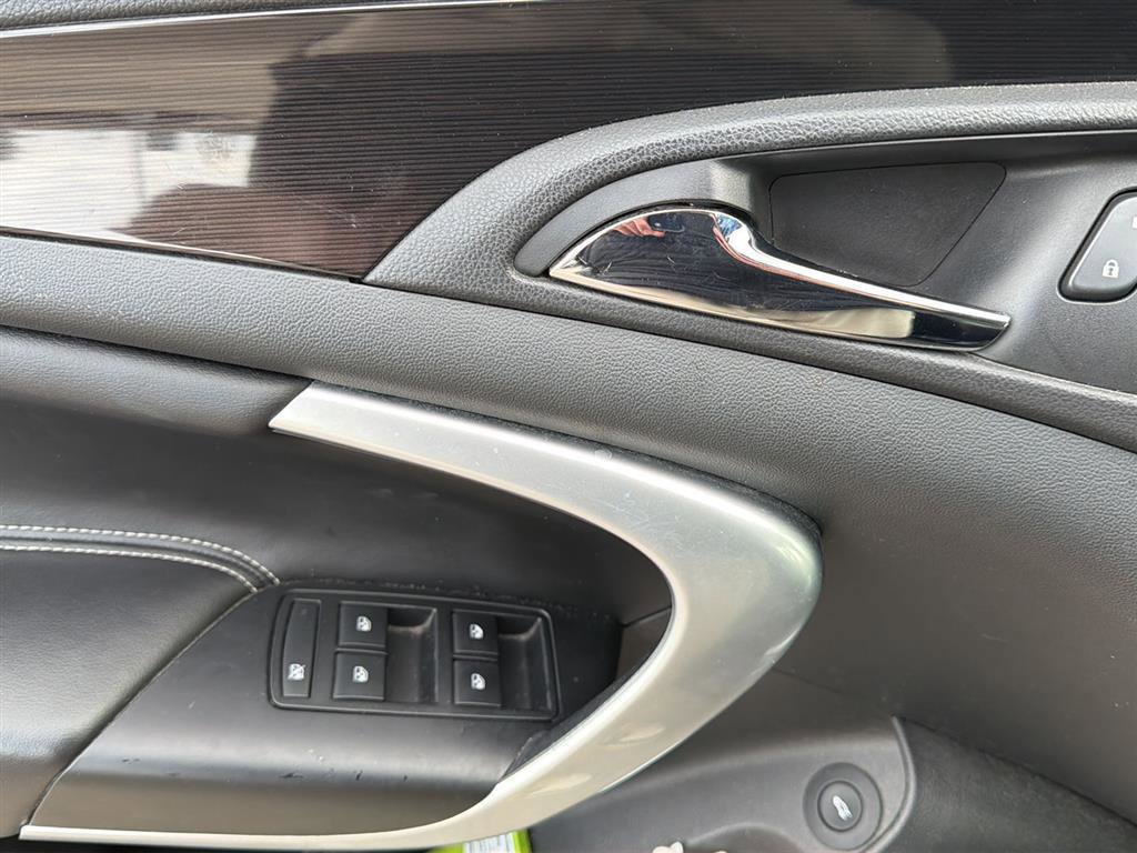 Used 2017 Buick Regal Sport Touring image 9
