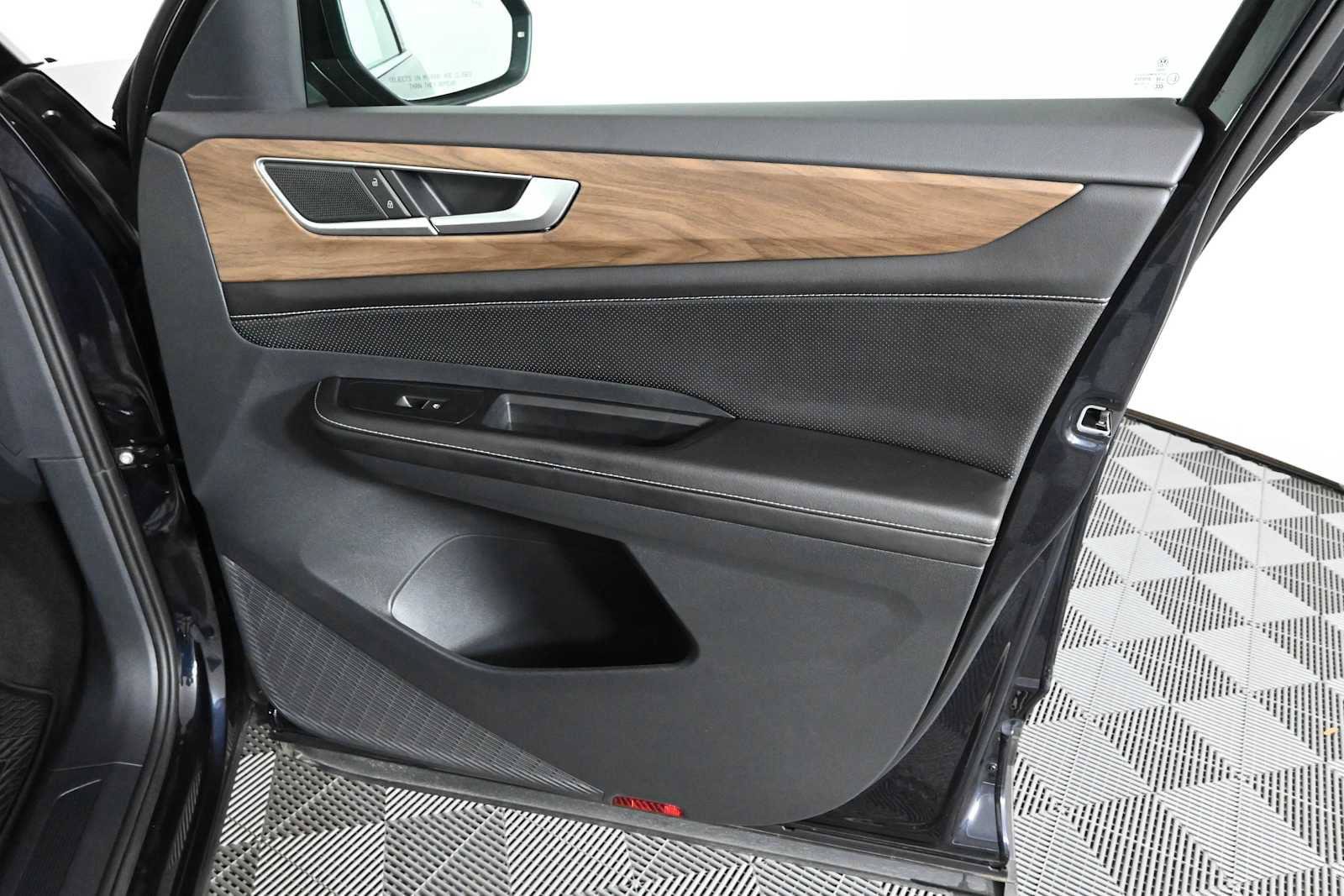 Certified 2026 Volkswagen Atlas SE FWD image 9