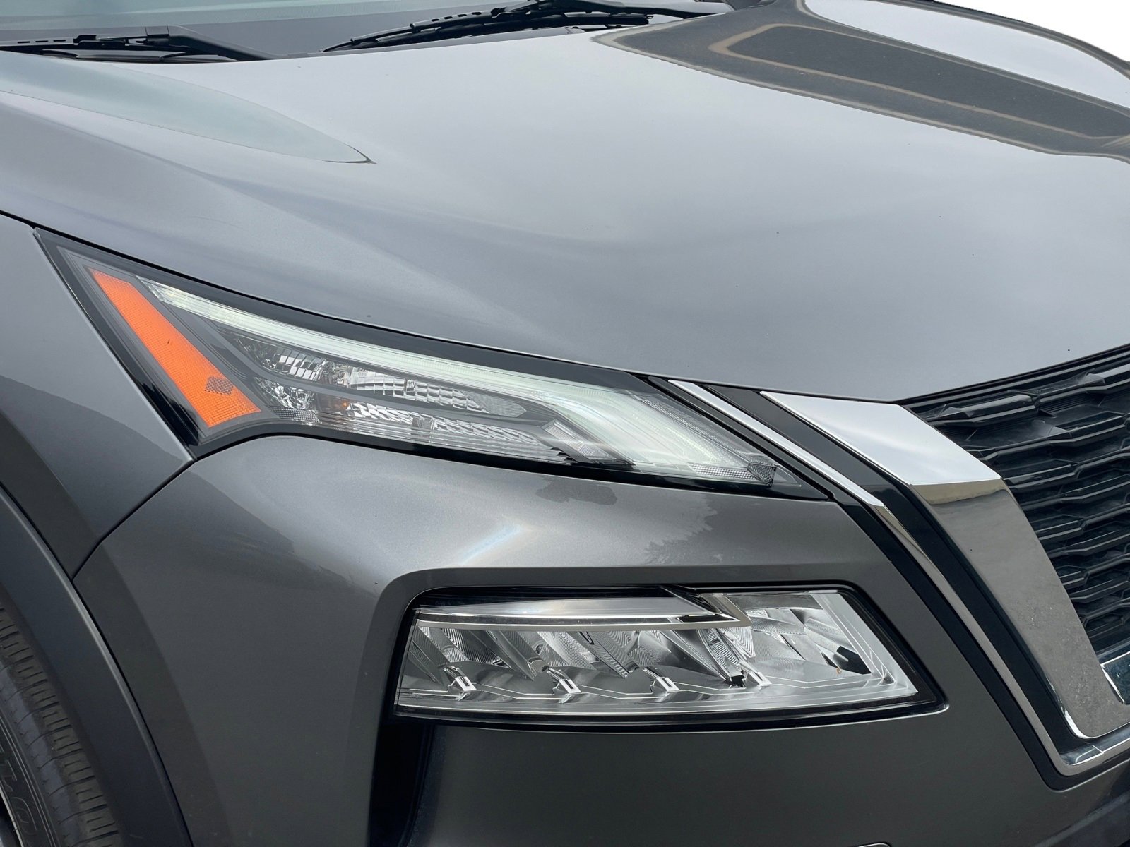 Used 2023 Nissan Rogue SV image 9