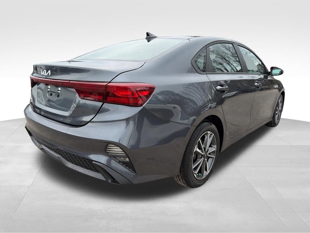 Used 2023 Kia Forte LXS w/ LXS Technology Package image 5