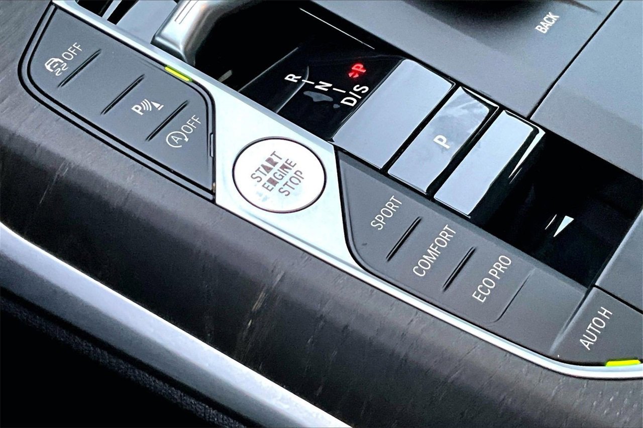 Used 2023 BMW 330i xDrive 330i xDrive w/ Driving Assistance Package image 28