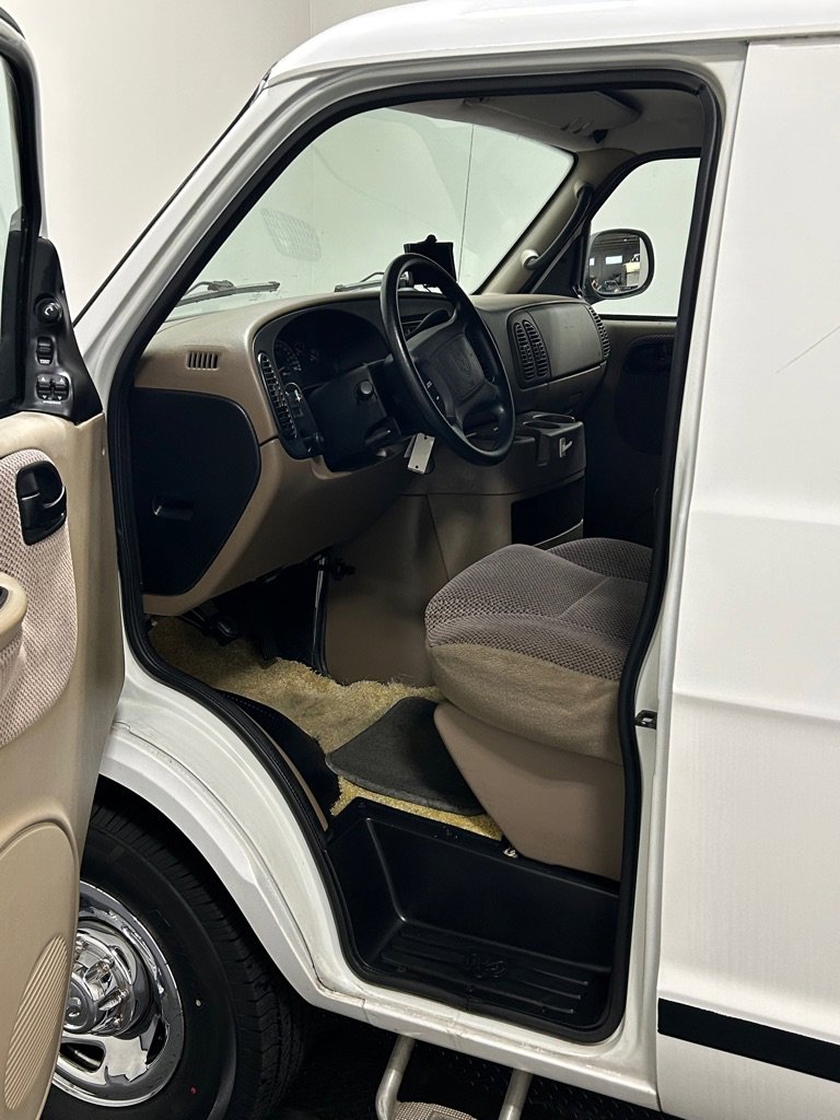 Used 2001 Dodge B3500 image 8