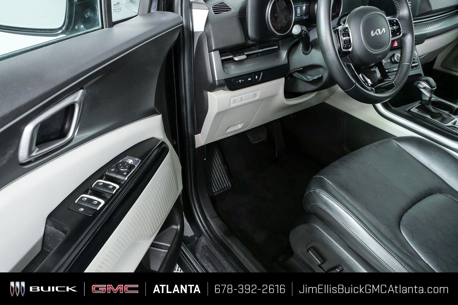 Used 2022 Kia Carnival LX FWD image 7