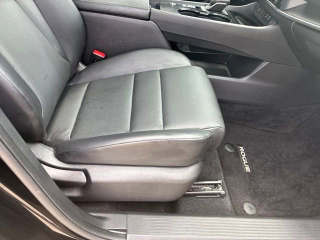 Used 2024 Nissan Rogue SV w/ SV Premium Package FWD image 11