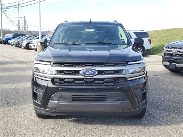 Used 2024 Ford Expedition Max XLT image 2