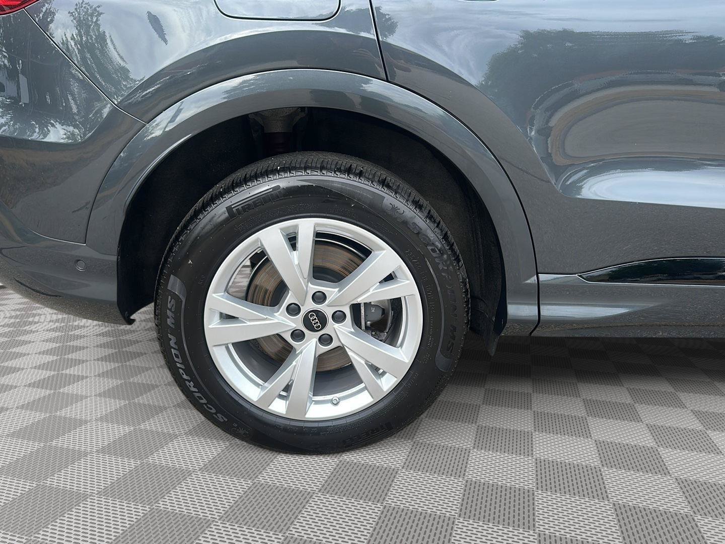 Used 2025 Audi Q5 Premium w/ Convenience Package AWD/4WD image 11