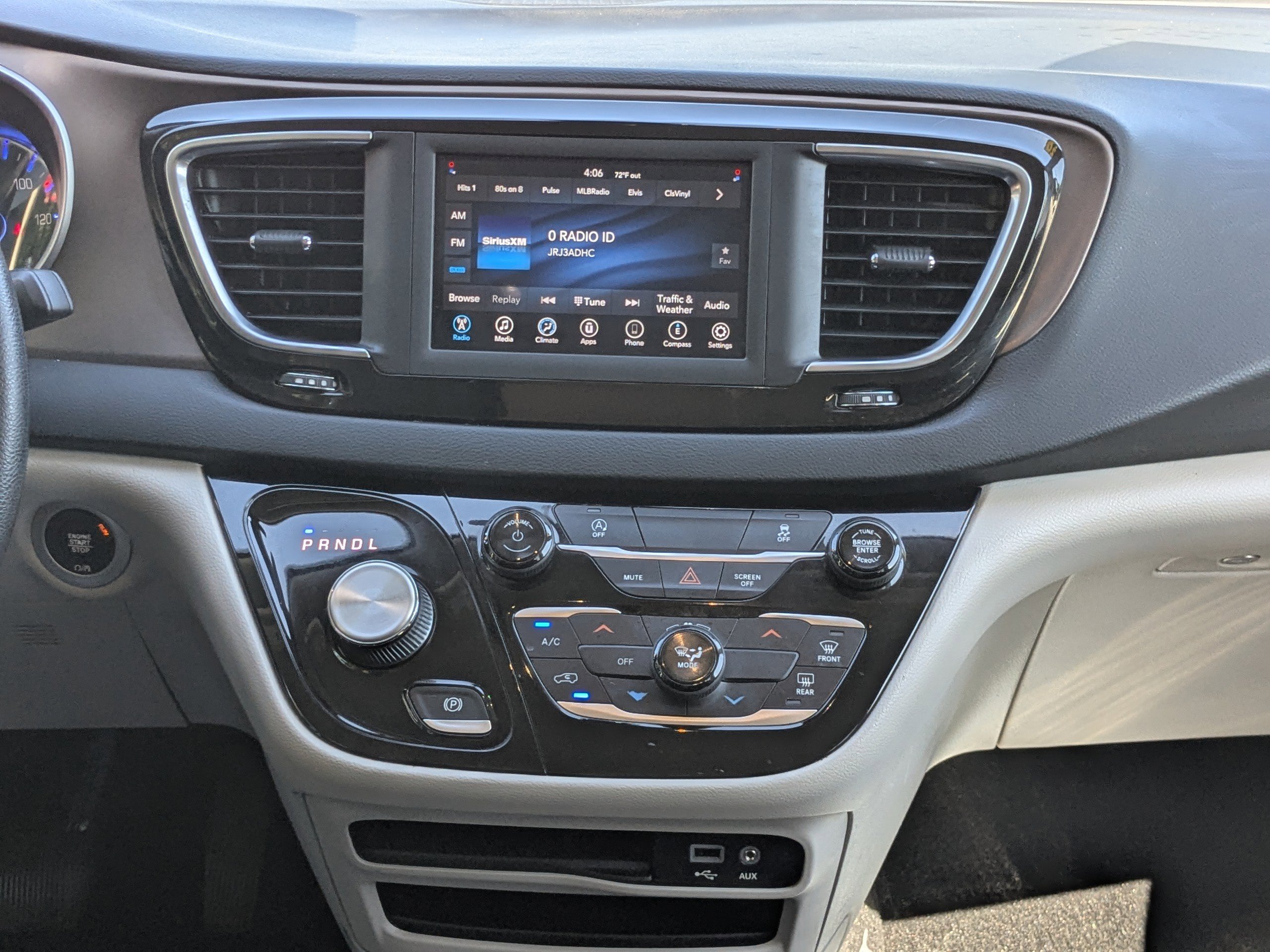 Certified 2020 Chrysler Voyager Lxi FWD image 18