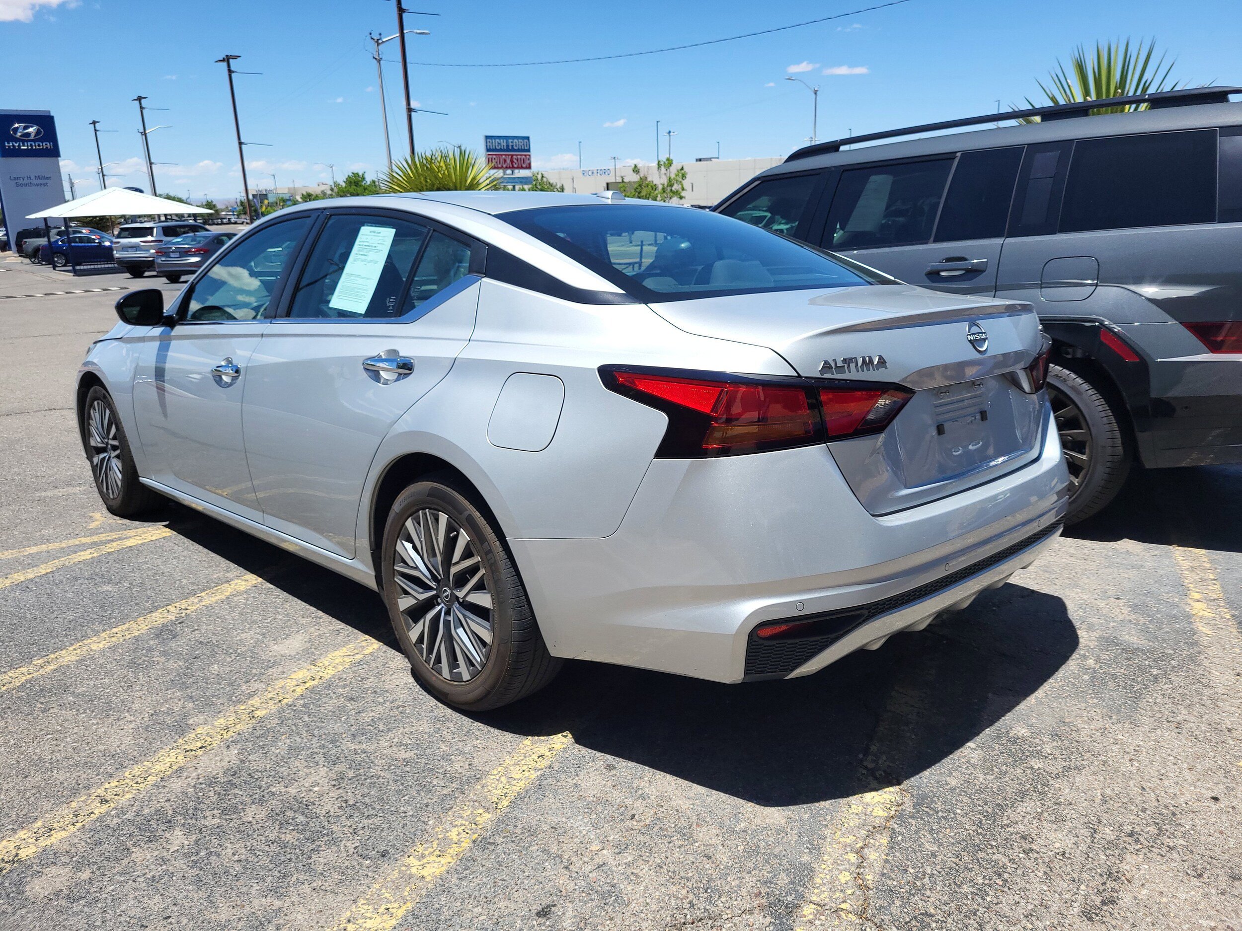 Used 2024 Nissan Altima 2.5 SV FWD image 19