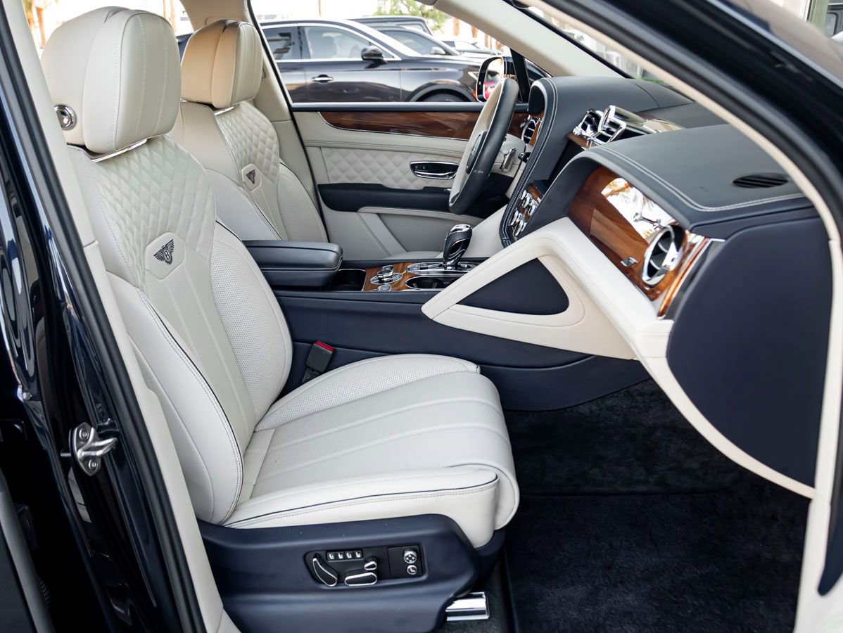 Used 2023 Bentley Bentayga AWD/4WD image 30