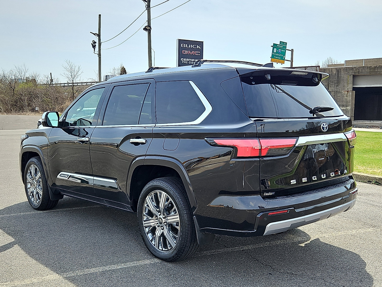 Used 2024 Toyota Sequoia Capstone image 4