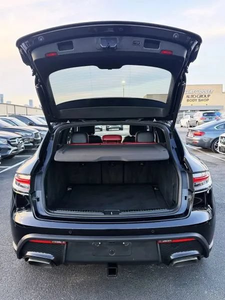 Used 2023 Porsche Macan AWD/4WD image 12