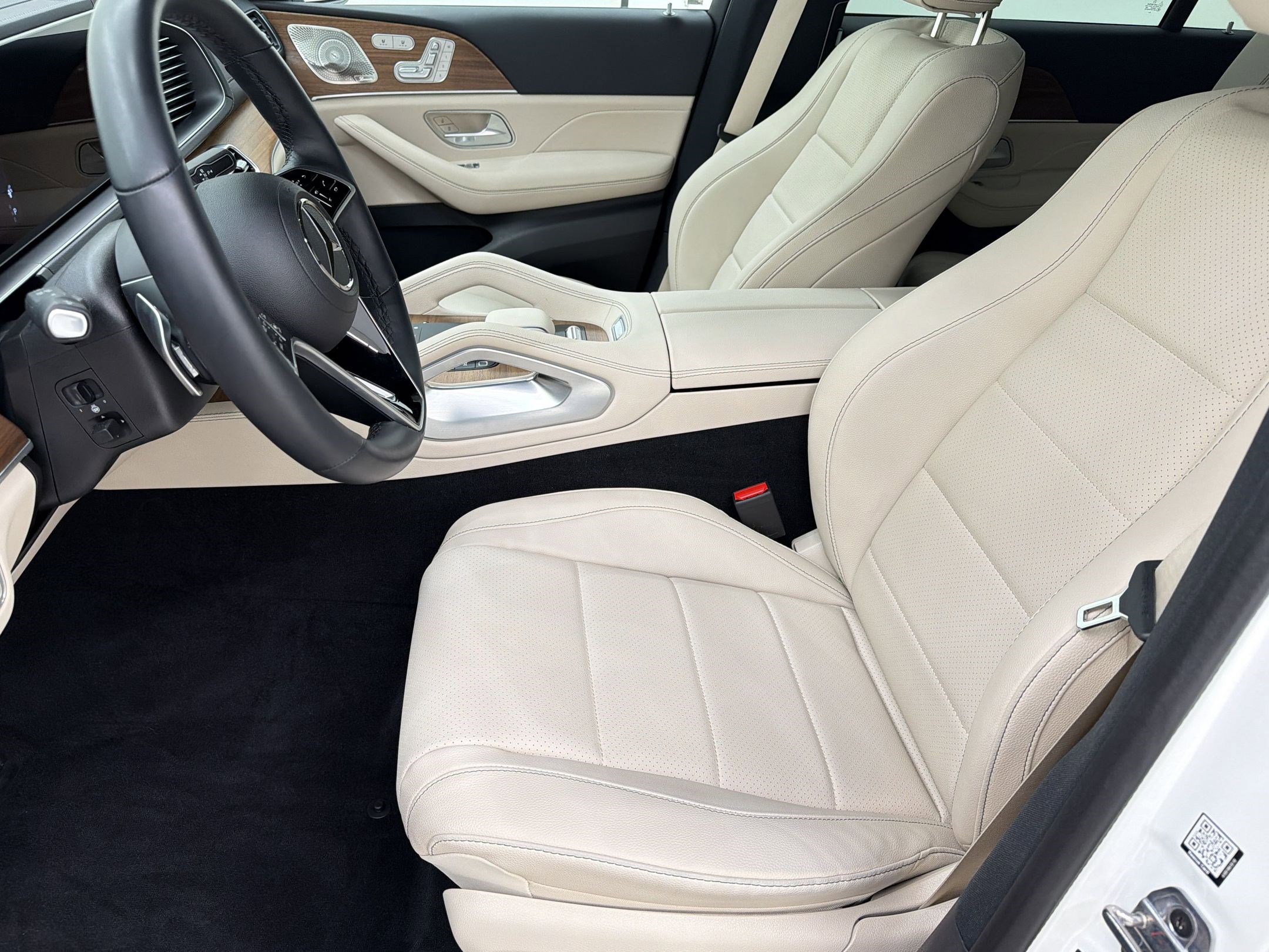 Used 2025 Mercedes-Benz GLS 450 4MATIC image 5