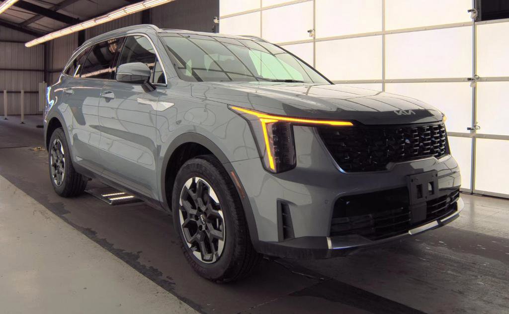 Used 2024 Kia Sorento S w/ Panoramic Sunroof Package image 2