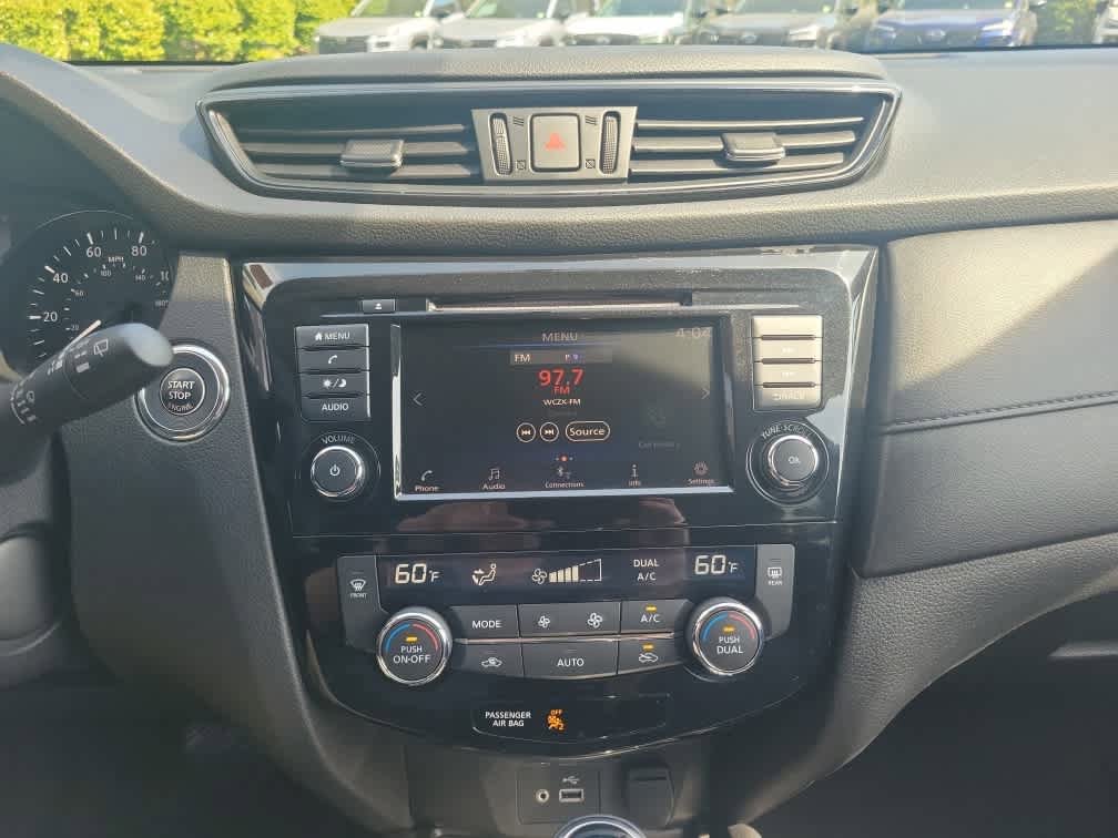 Used 2018 Nissan Rogue SV AWD/4WD image 12