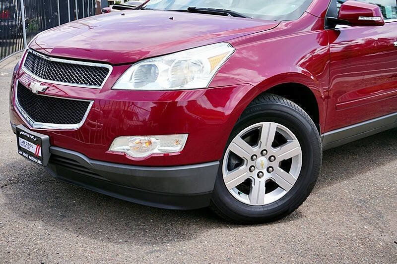 Used 2011 Chevrolet Traverse LT w/ Personal Connectivity Package AWD/4WD image 4