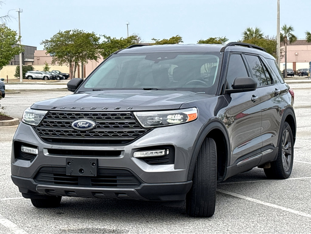 Used 2021 Ford Explorer XLT w/ Equipment Group 202A image 3