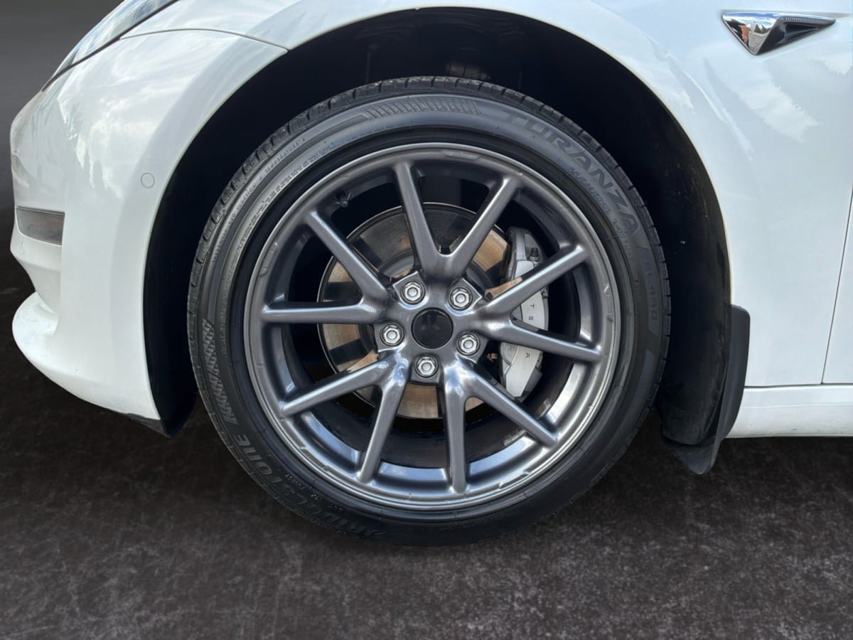 Used 2020 Tesla Model 3 Standard Range RWD image 9