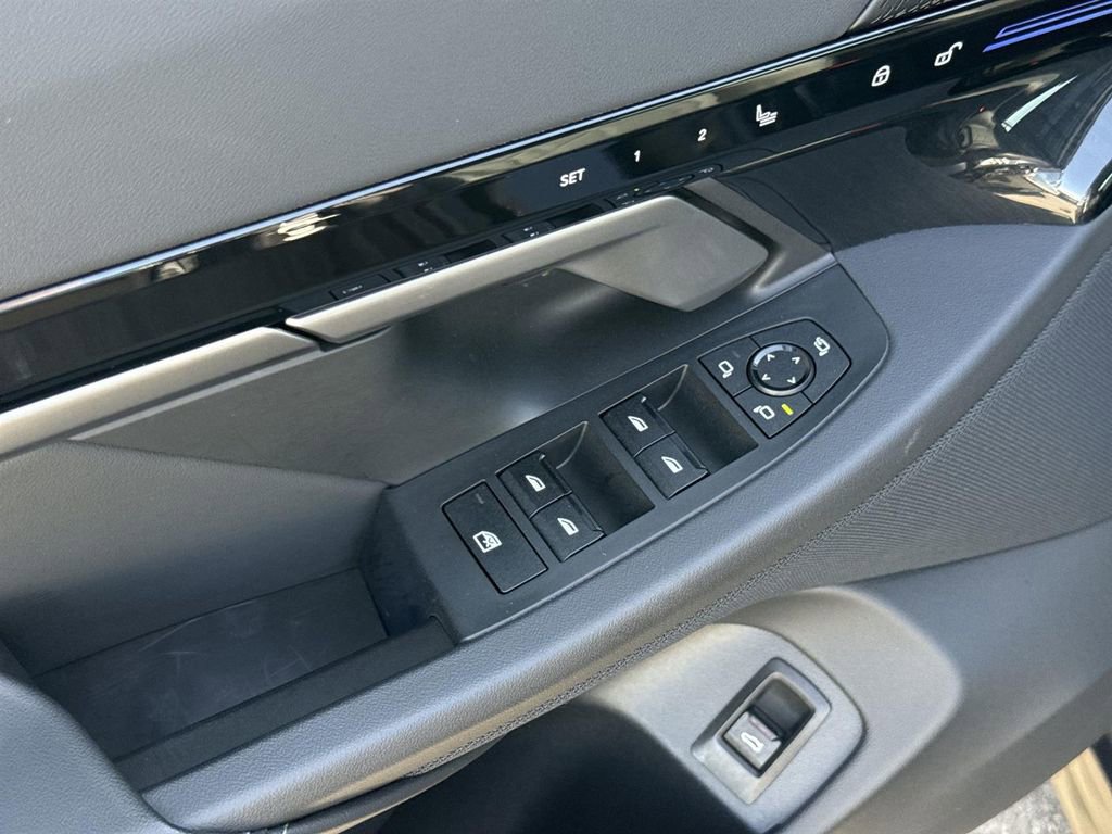 Used 2025 BMW 530i xDrive w/ Premium Package image 23