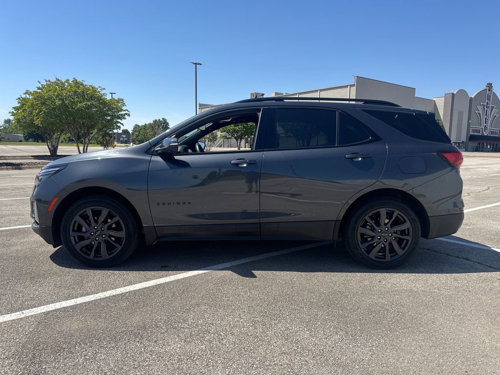 Used 2022 Chevrolet Equinox RS w/ RS Leather Package FWD image 3