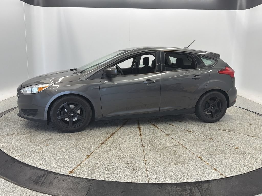 Used 2018 Ford Focus SE FWD image 2