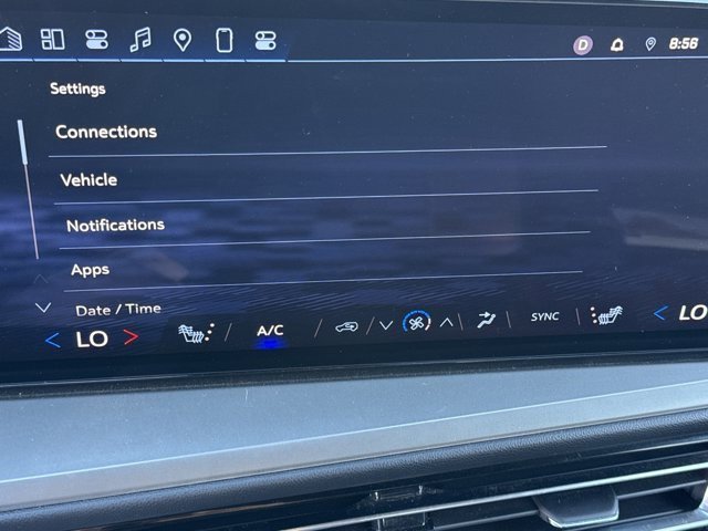 Used 2024 Chevrolet Traverse LS image 29