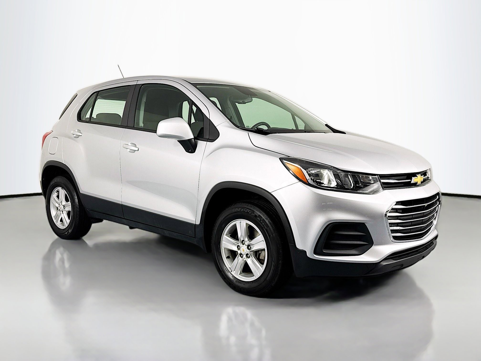Used 2018 Chevrolet Trax LS image 3