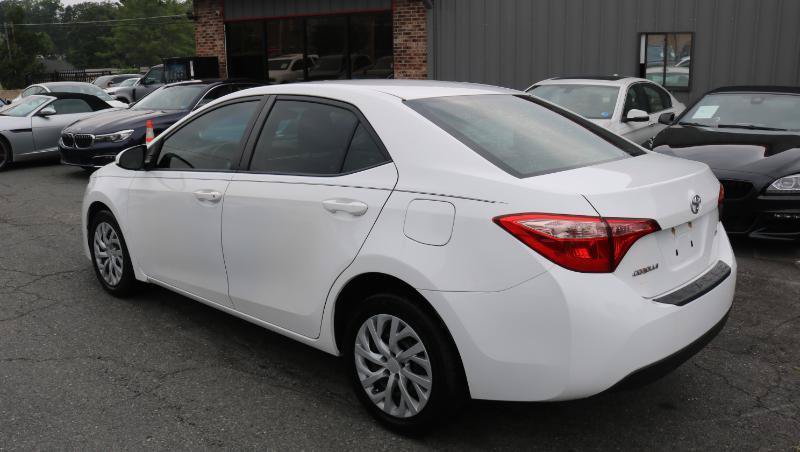 Used 2017 Toyota Corolla LE FWD image 5