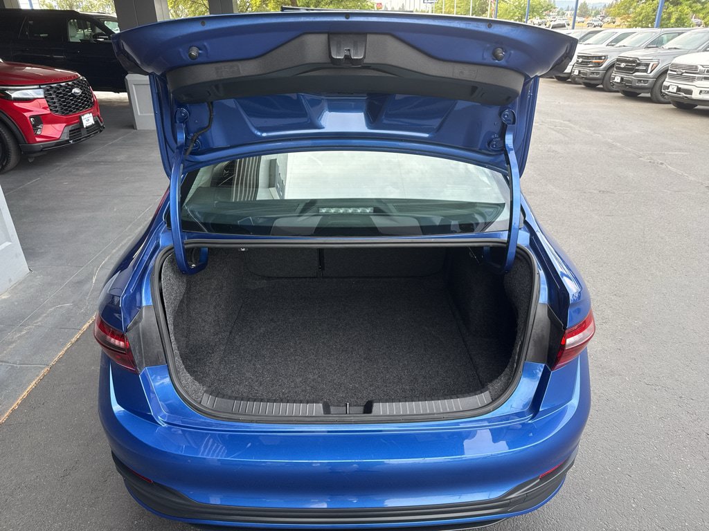 Used 2024 Volkswagen Jetta SE FWD image 6