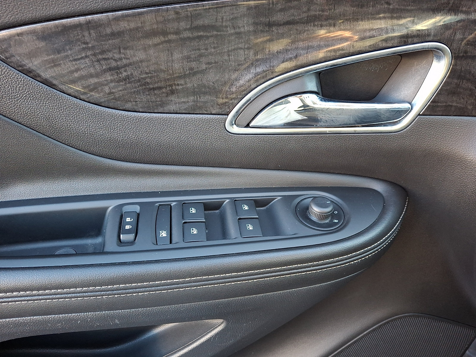 Used 2015 Buick Encore AWD image 12