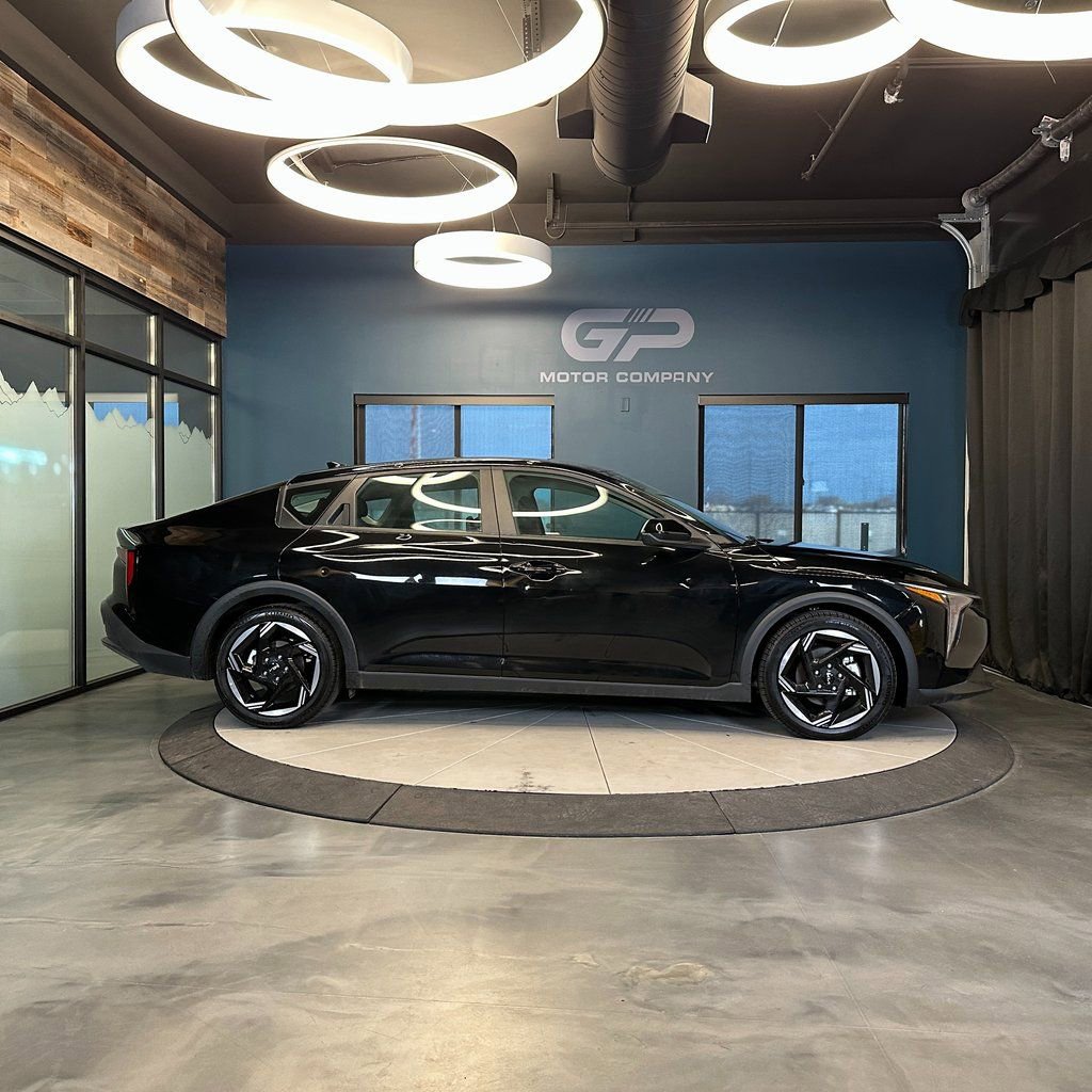 Used 2025 Kia K4 EX image 2