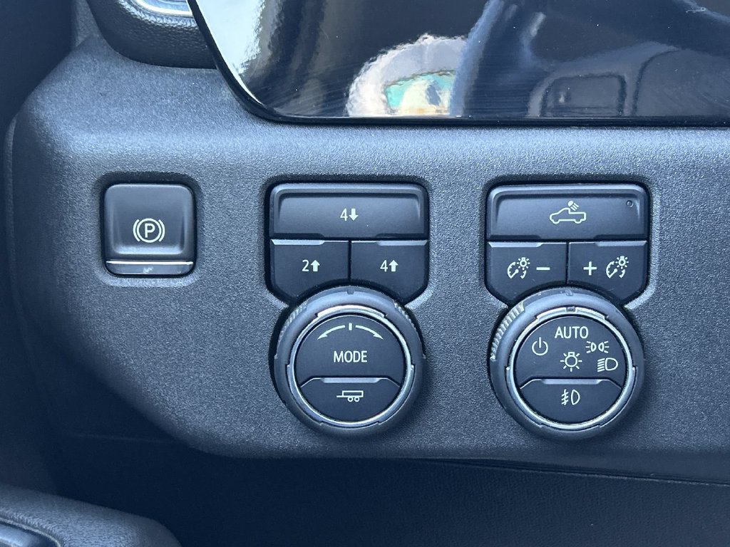 Used 2025 Chevrolet Silverado 2500 LT w/ Convenience Package AWD/4WD image 22