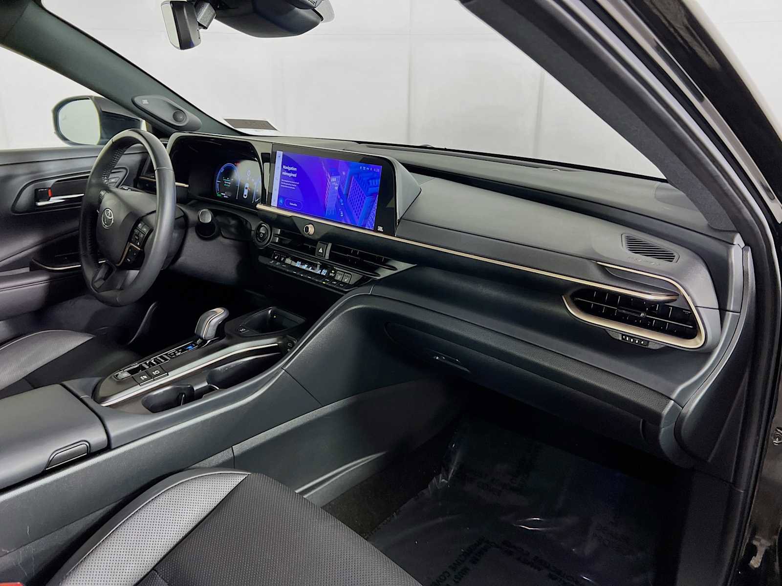 Used 2023 Toyota Crown Limited image 30